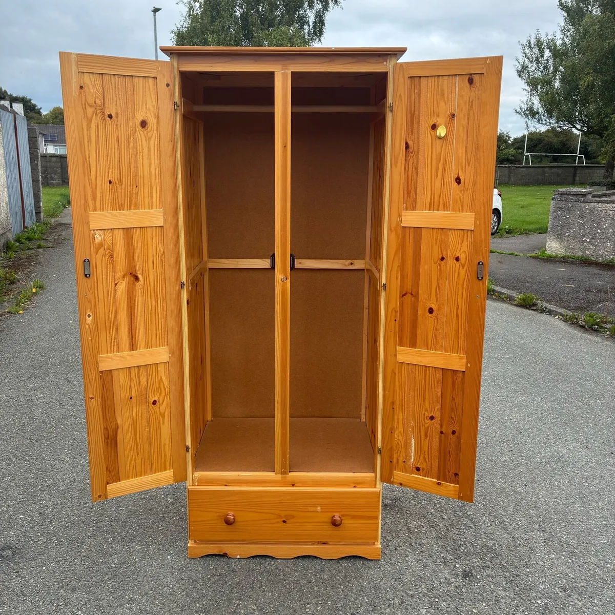 Solid Pine Wardrobe with one drawer - Image 2
