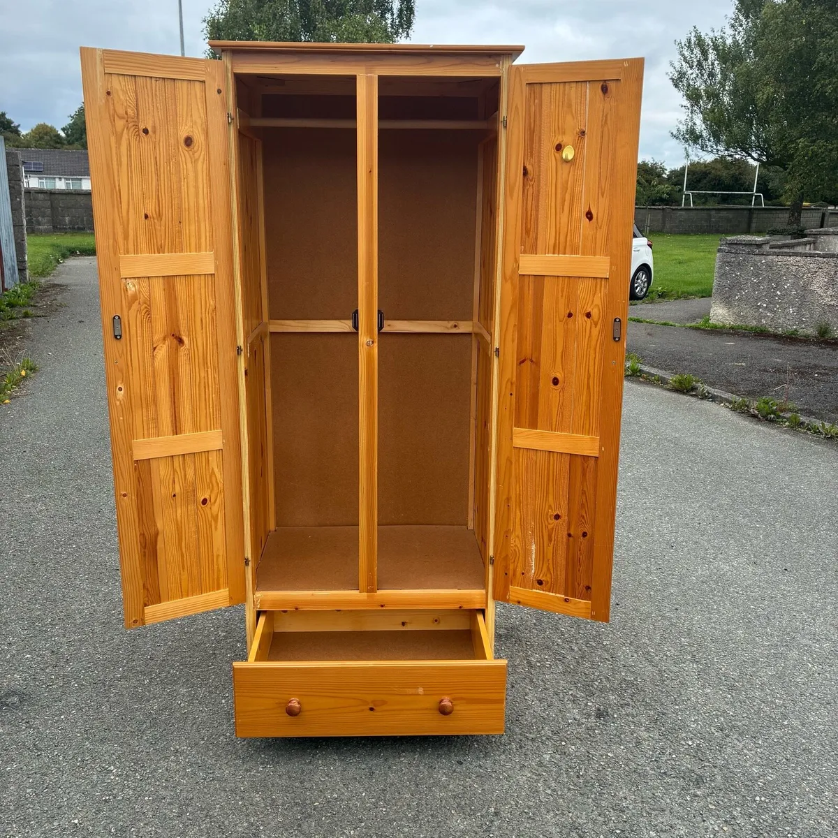Solid Pine Wardrobe with one drawer - Image 3