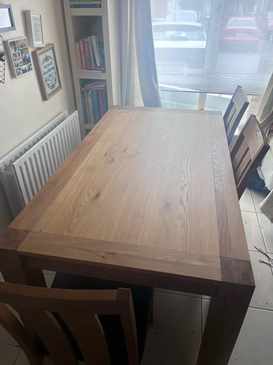 Solid oak table & 4 chairs (extendable) - Image 1