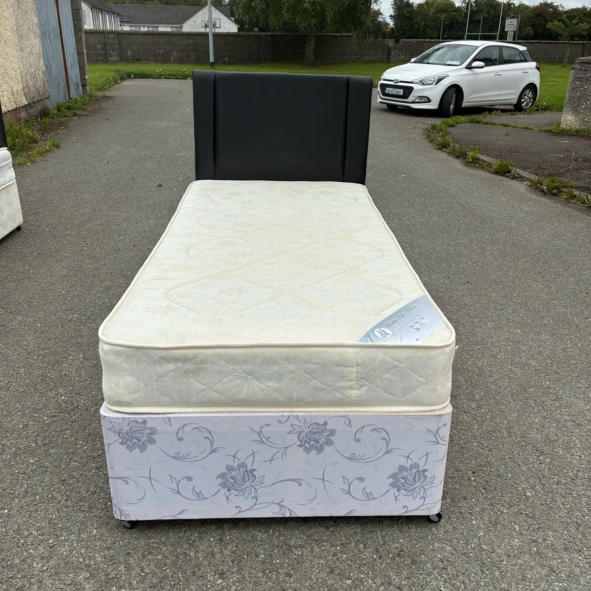 Single base bed with black leather headboard - Image 1