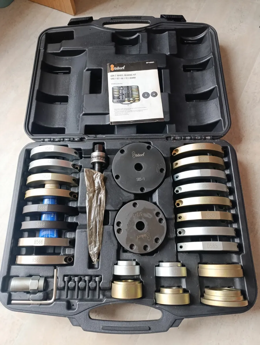 VAG Wheel bearing tool set. - Image 4