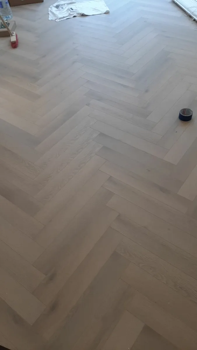 Laminate floor fitter - Image 1