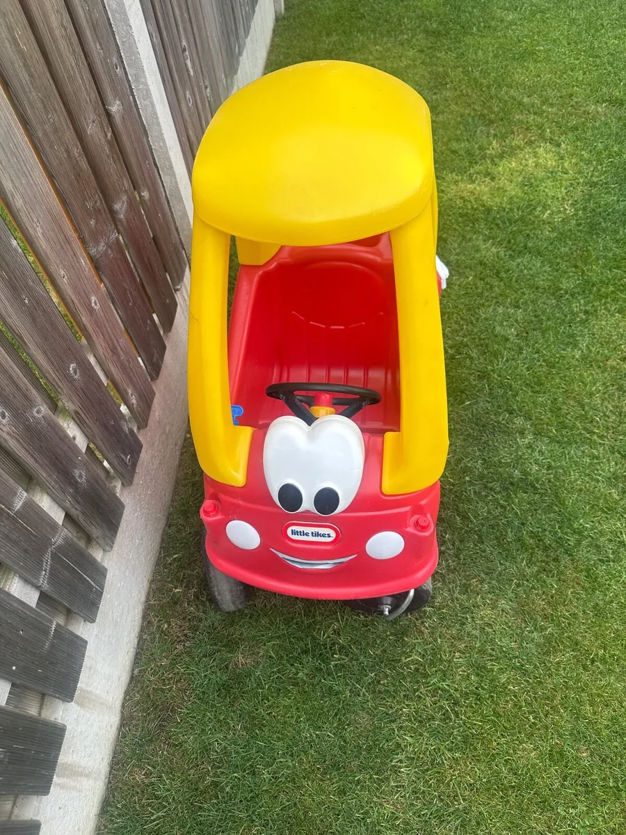 Little Tikes Cosy Coupe Car and Trailor - Image 1
