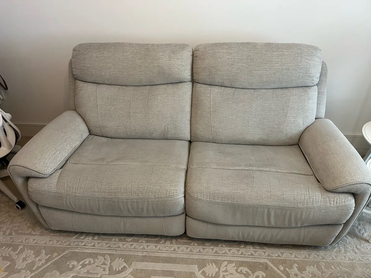 🔥 Sofa Set for Sale – Recliners, Like New 🔥 - Image 4
