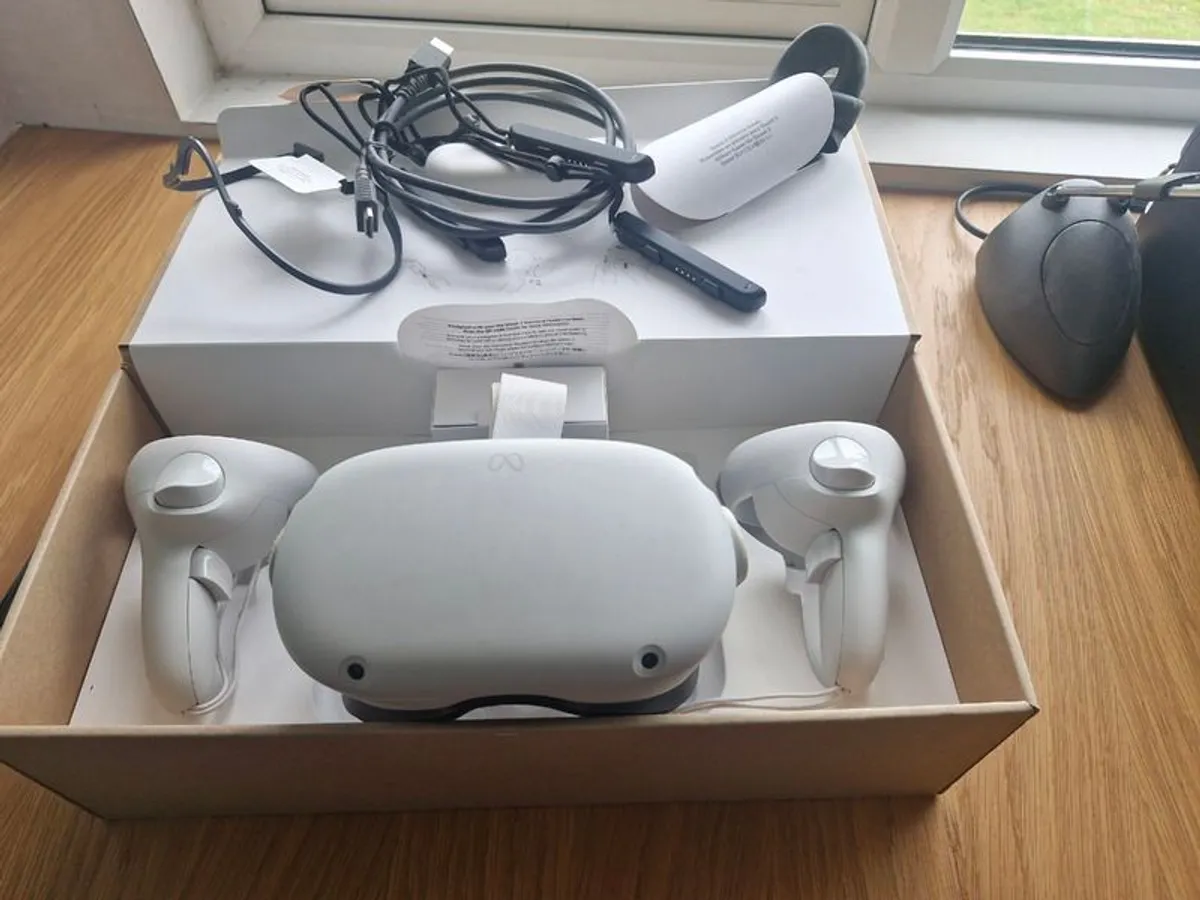 META Quest 2 VR Gaming Headset - 128 GB - Image 1