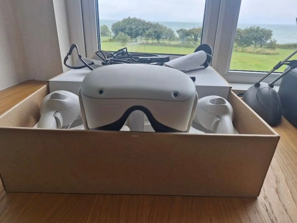 META Quest 2 VR Gaming Headset - 128 GB - Image 2