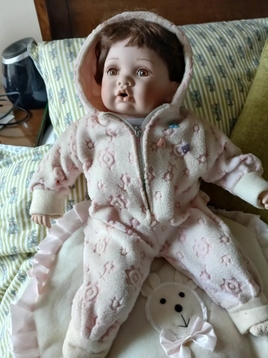 Porcelain doll/china doll - Image 1