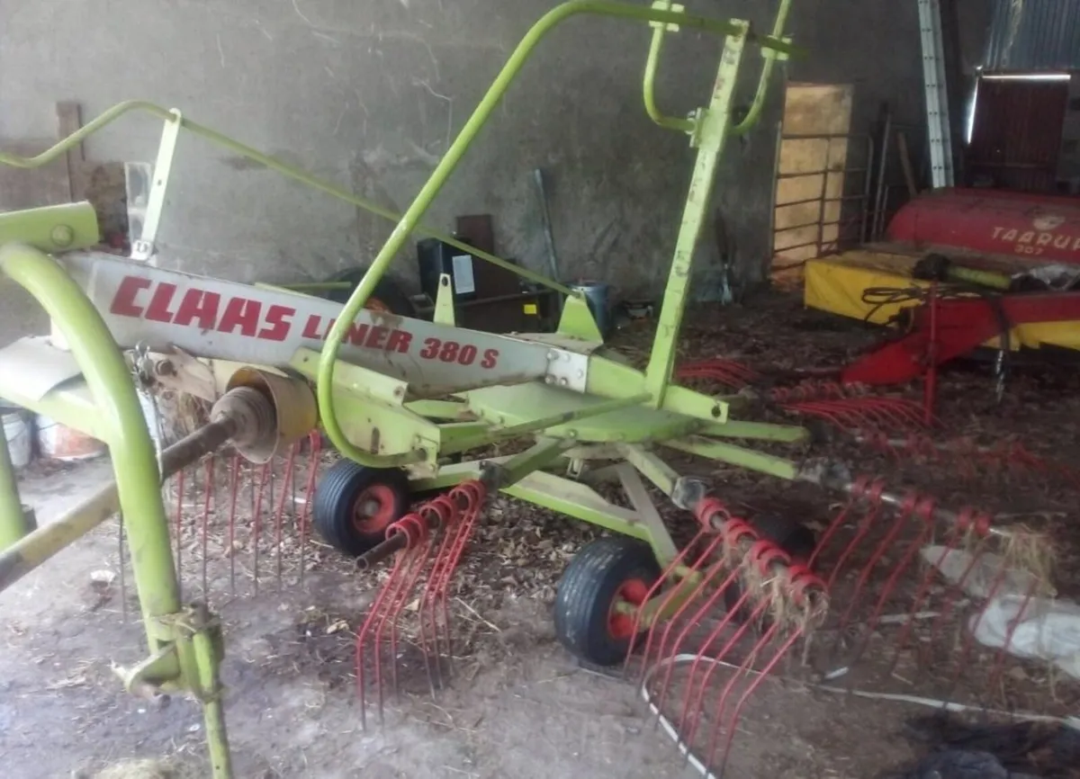 Claas 380 single rotor rake - Image 1