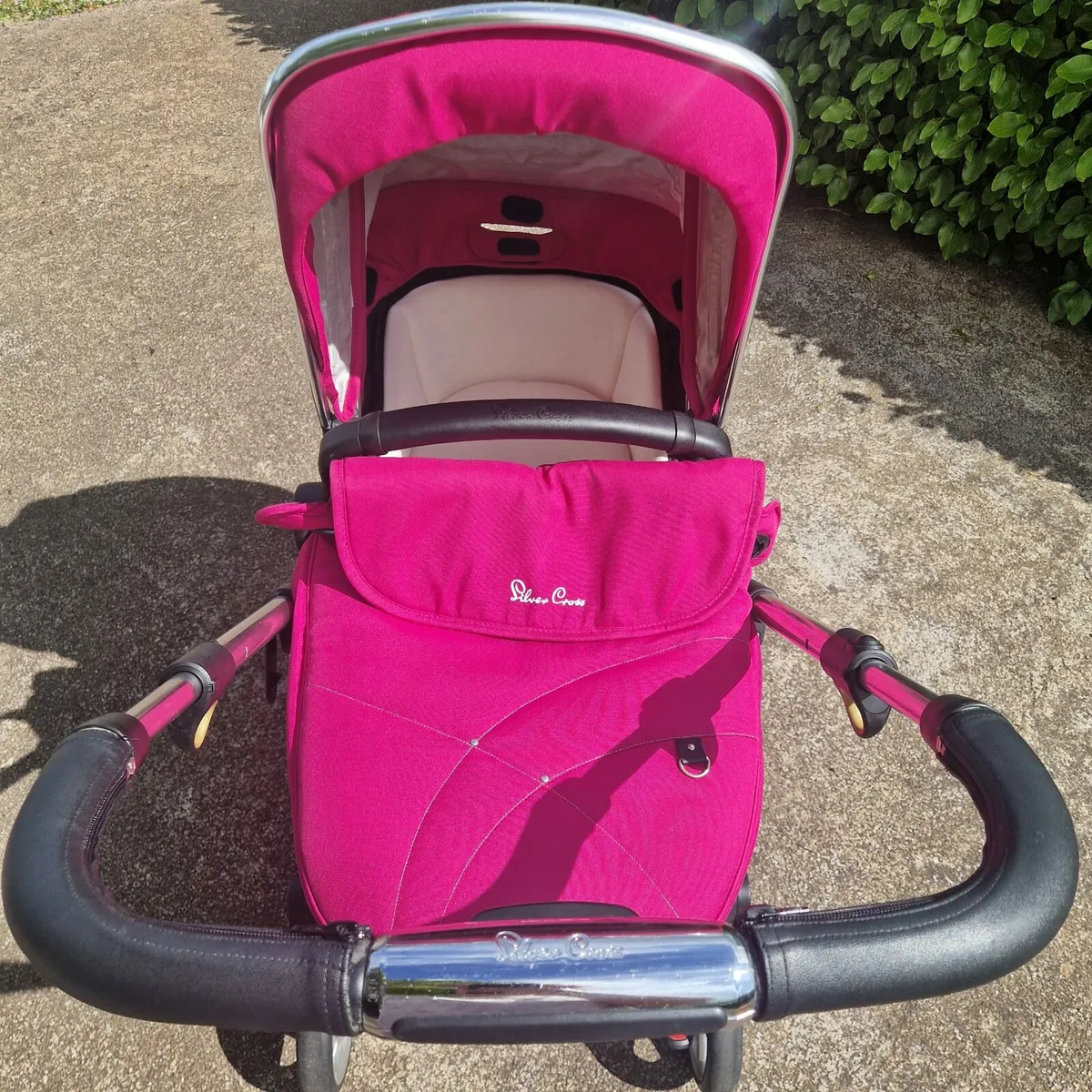 Silver Cross travel system, car seat & isofix - Image 3