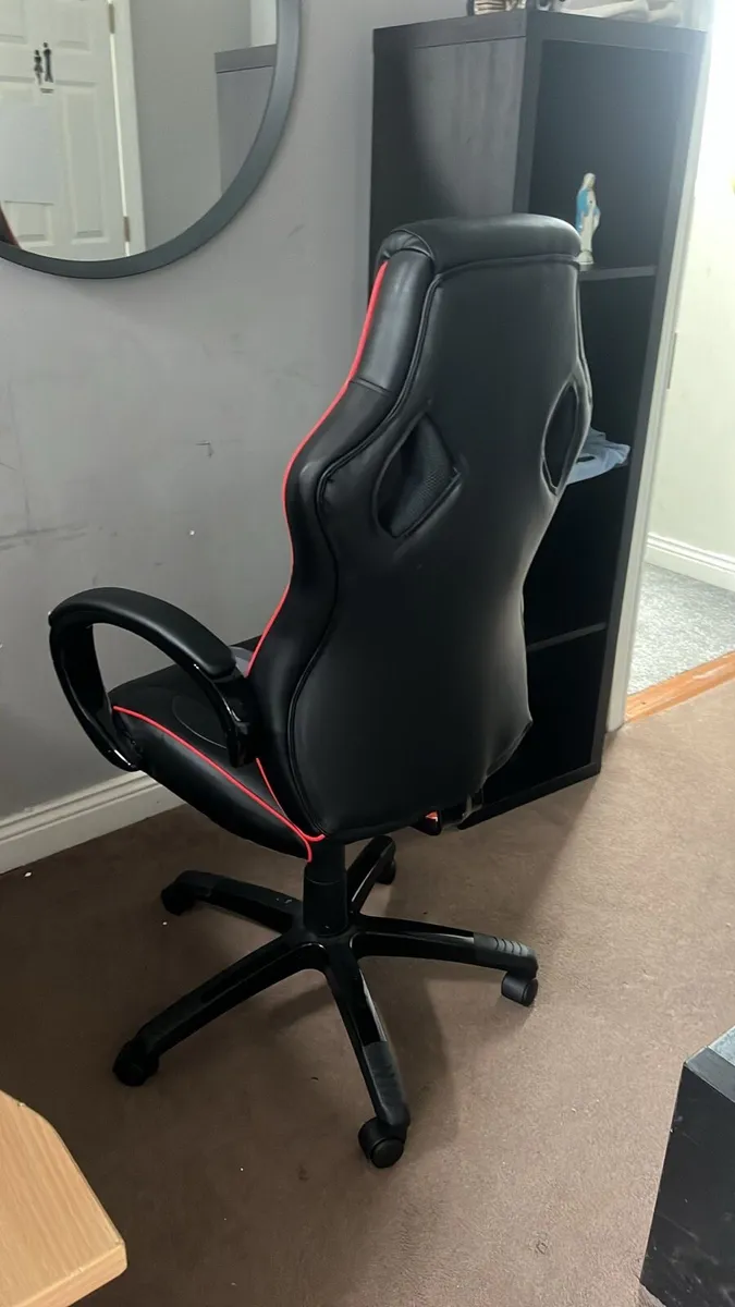 Gaming chair - chair gone - Image 1