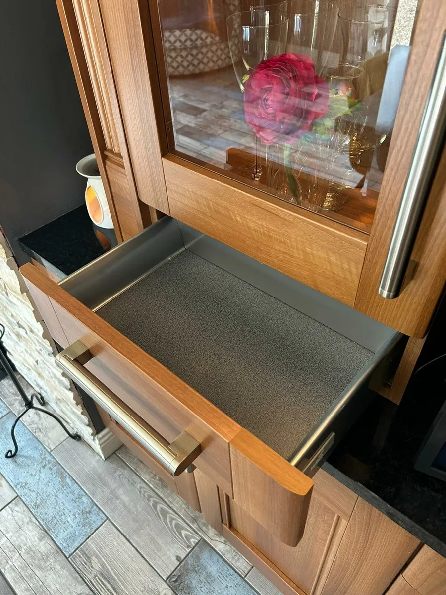 Cabinet - Image 2