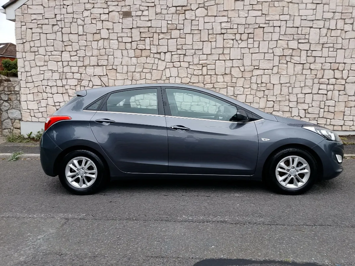 Hyundai i30 SE B/D 110PS 5DR - Image 2