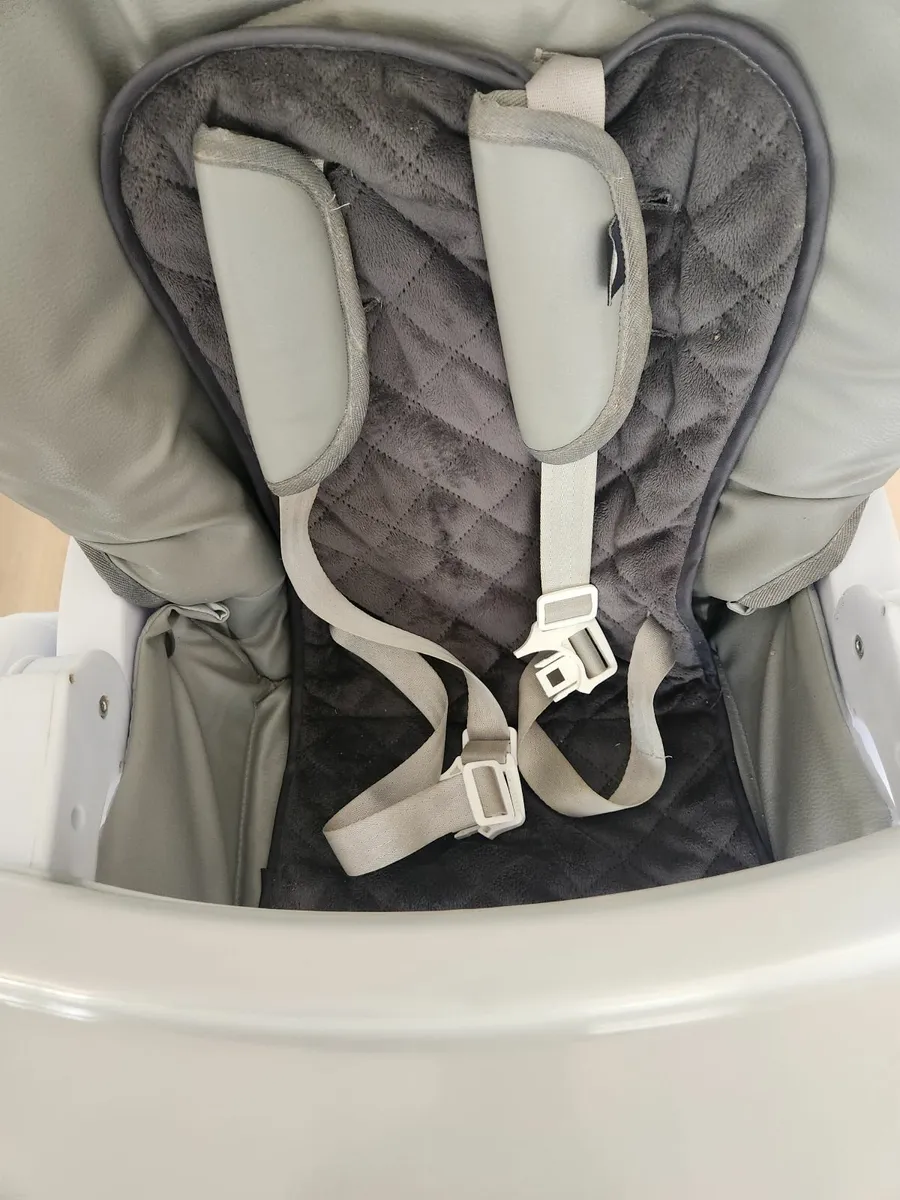 Baby Lo seista high chair - Image 1