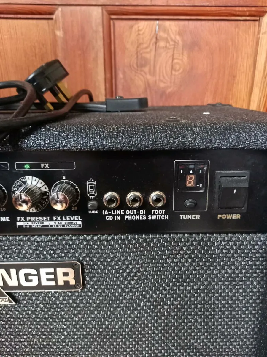 Guitar Amp - beringer gtx60 - NEEDS FIXING - Image 3