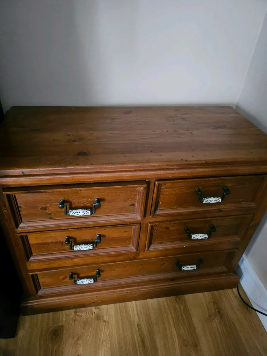 Chest of drawers - Image 1