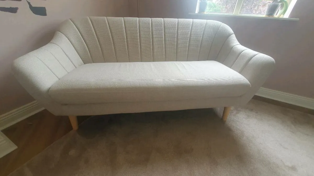 Gorgeous cream escaloped couch - Image 3