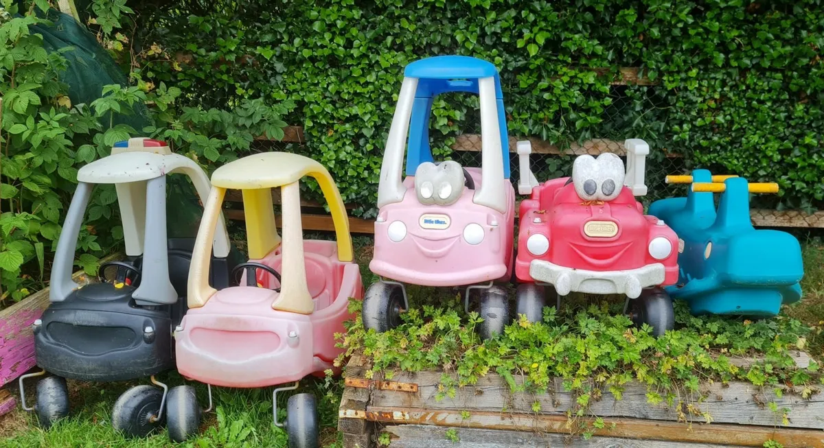 Play house.  slide. cars sand pit - Image 1