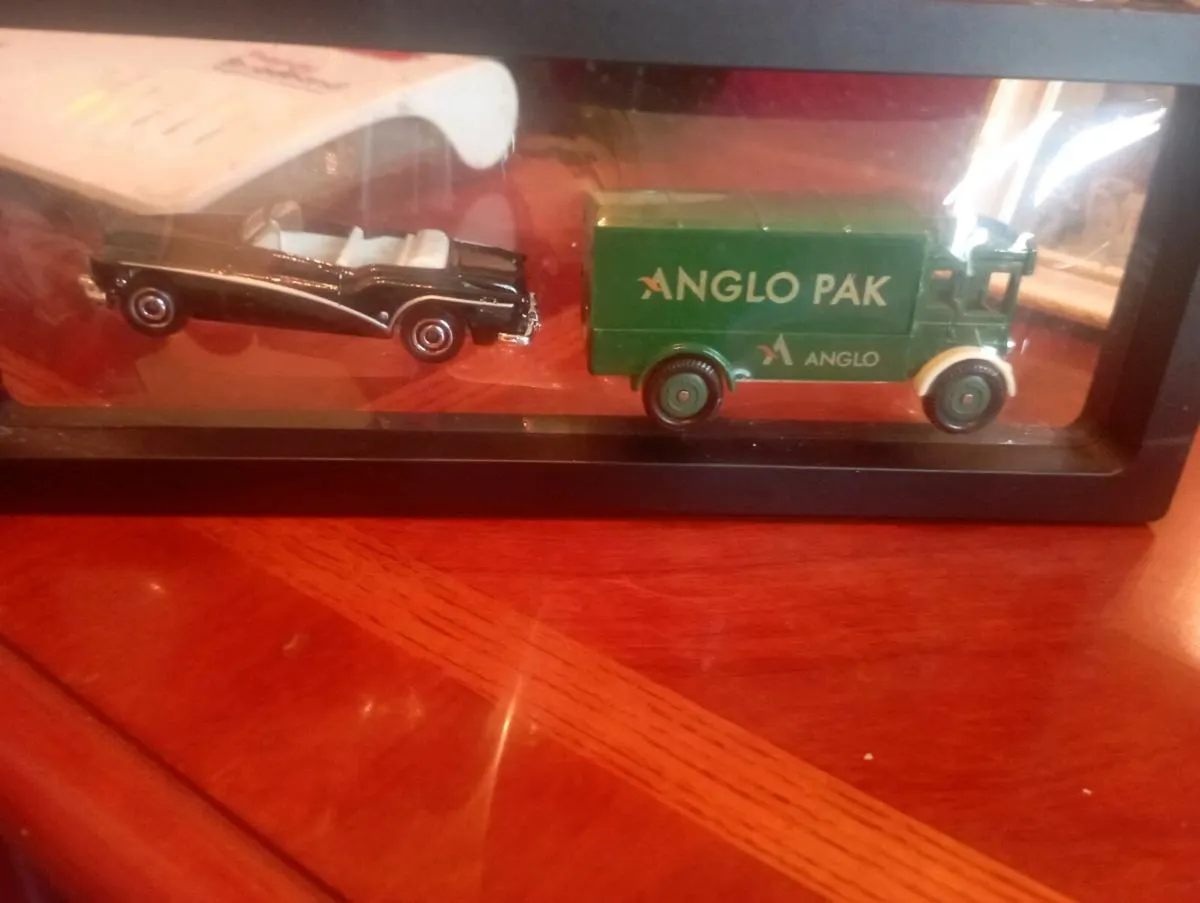 VINTAGE CORGI CLASSIC CAR COLLECTION - Image 4