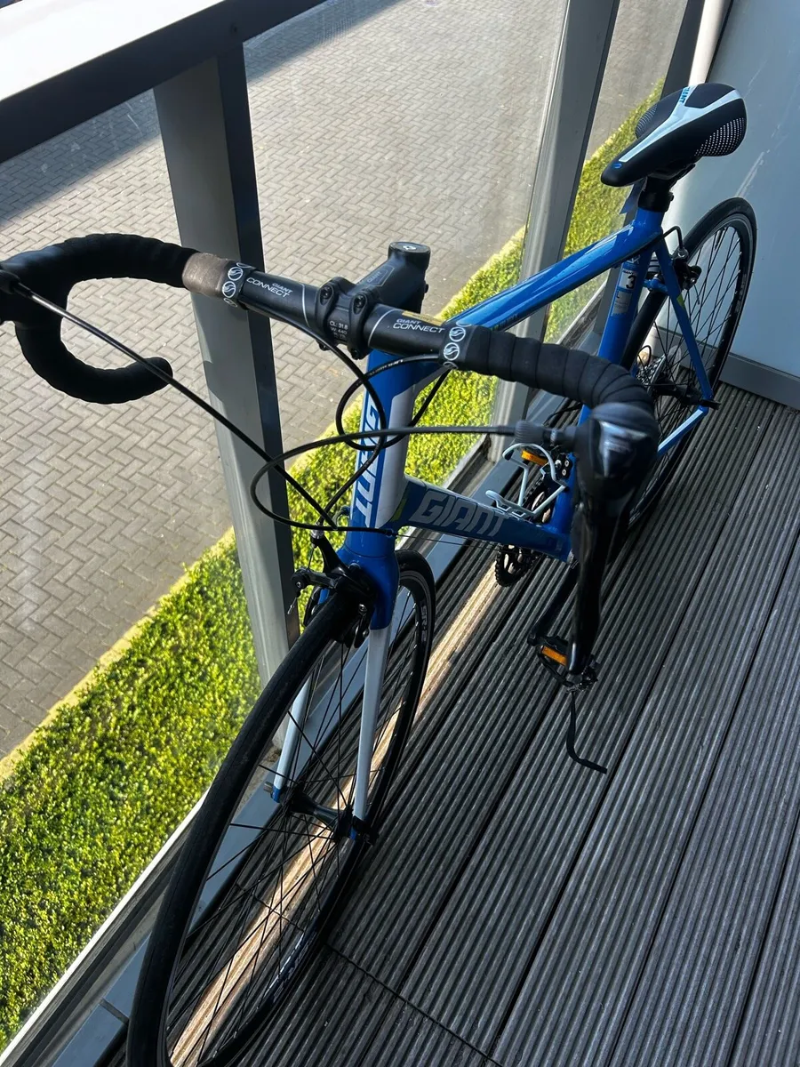 Giant Defy Aluxx - Road Racing Bike - Image 4