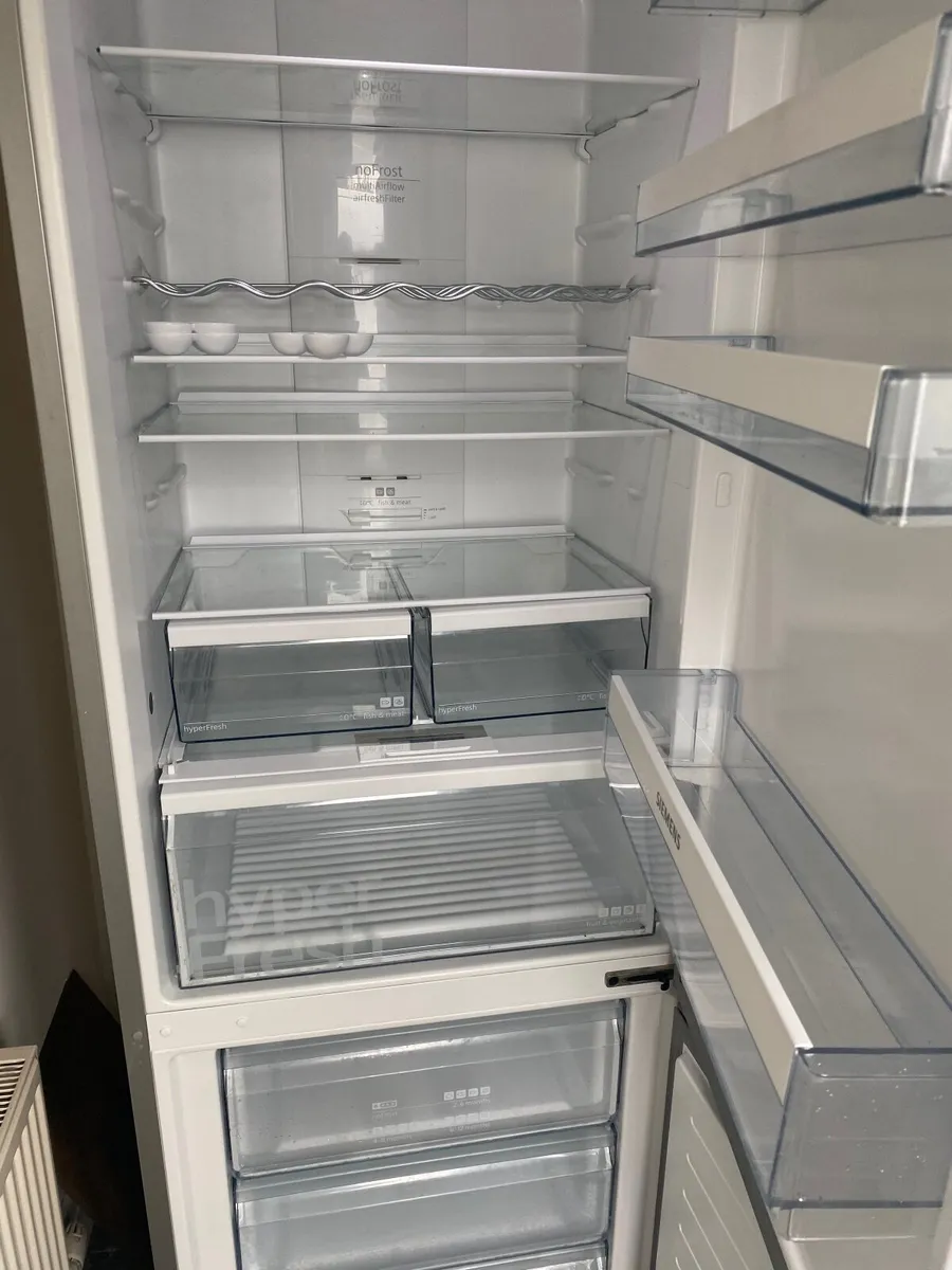 Refrigerator - Image 4