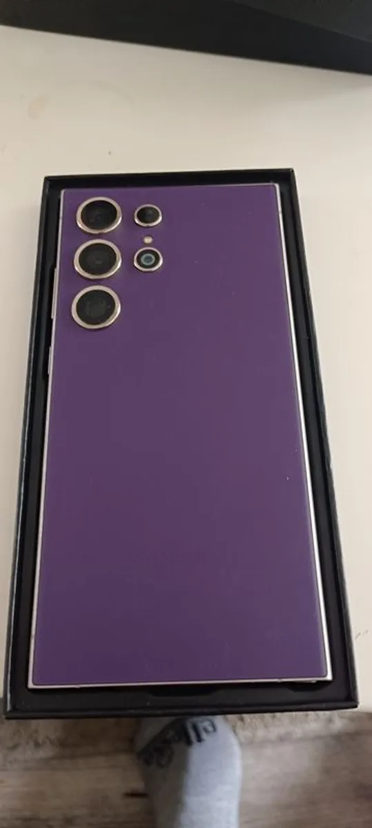 mobile phone galaxy s24 ultra (FAKE) they both brand new with cases as I say there fake imitation but look perfect...only thing is camera are just standard..... hence 100 EUR each - Image 2