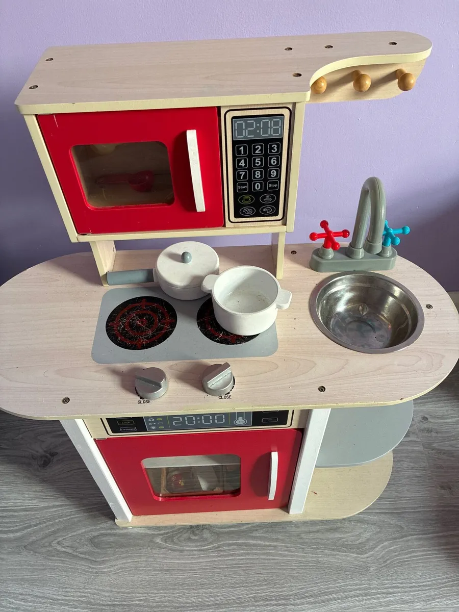 Kids play kitchen - Image 1