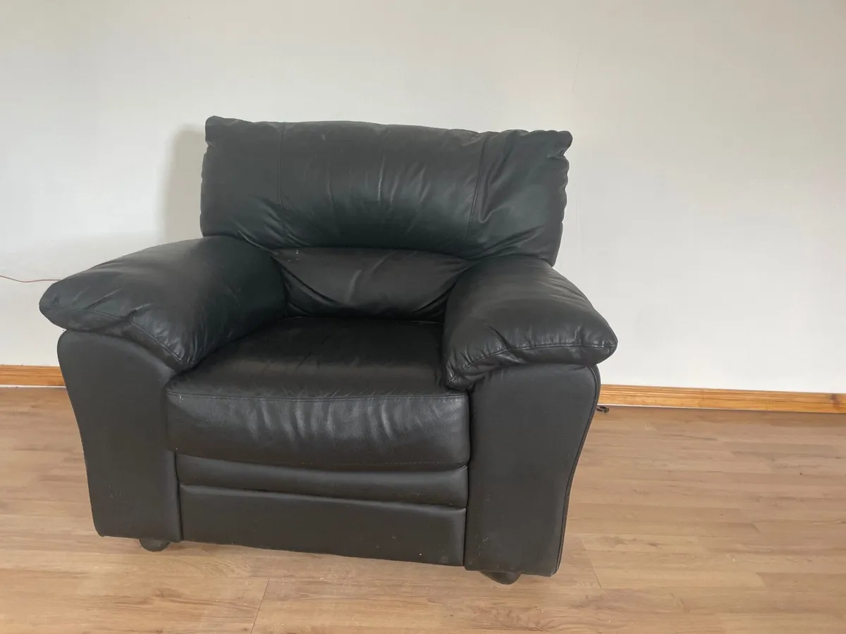 Black suite 3/1/1 - Image 2