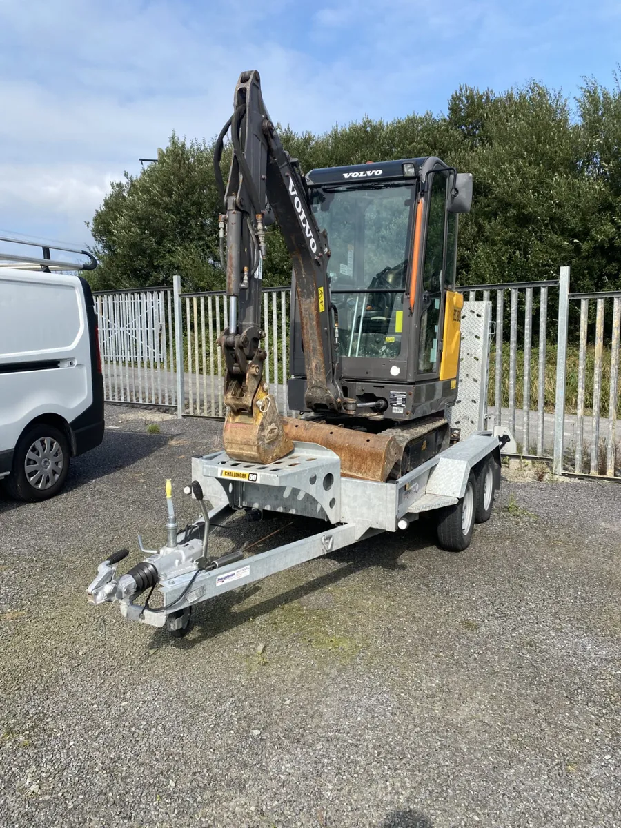 2019 1.8 Tonne Volvo digger - Image 1