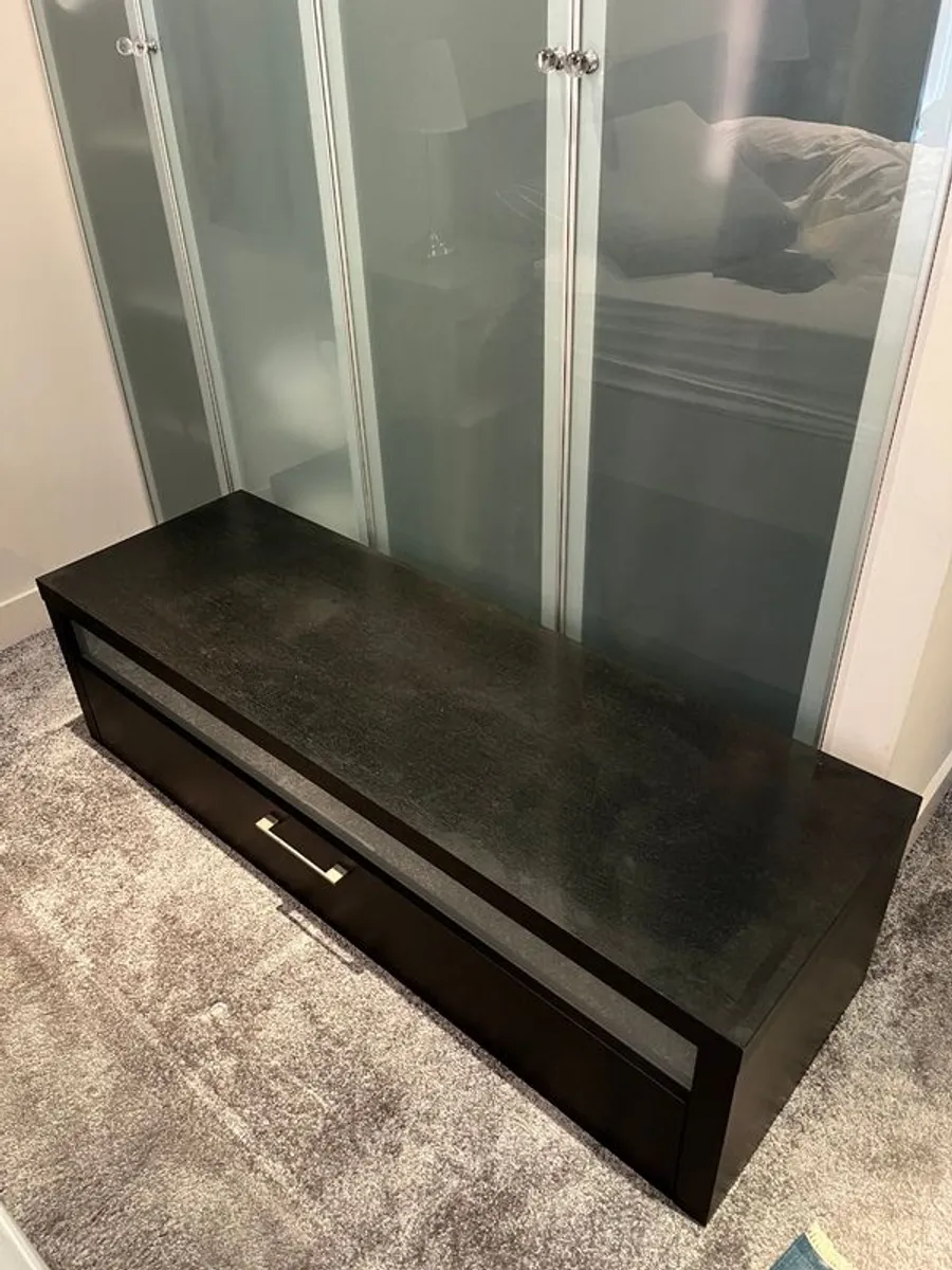 Bo concept tv unit - price drop - Image 1