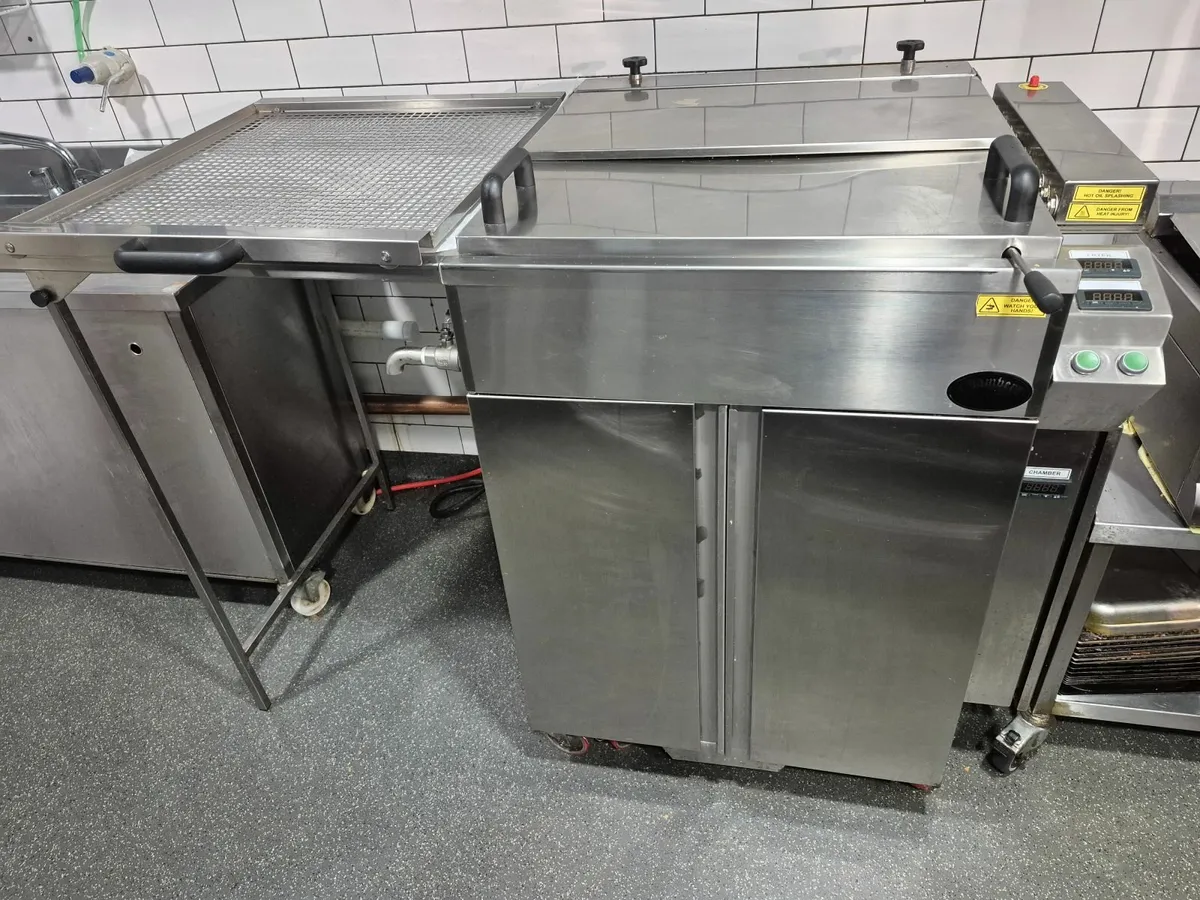 DOUGHNUT FRYER with underbuilt proofer - Image 1