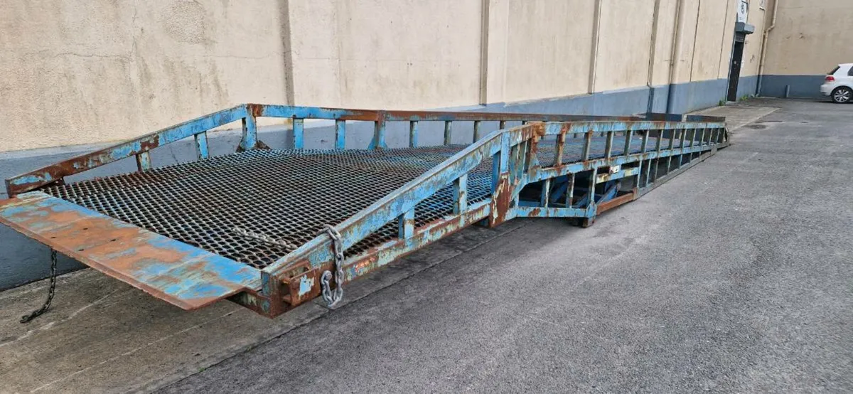 Container loading ramp - Image 1