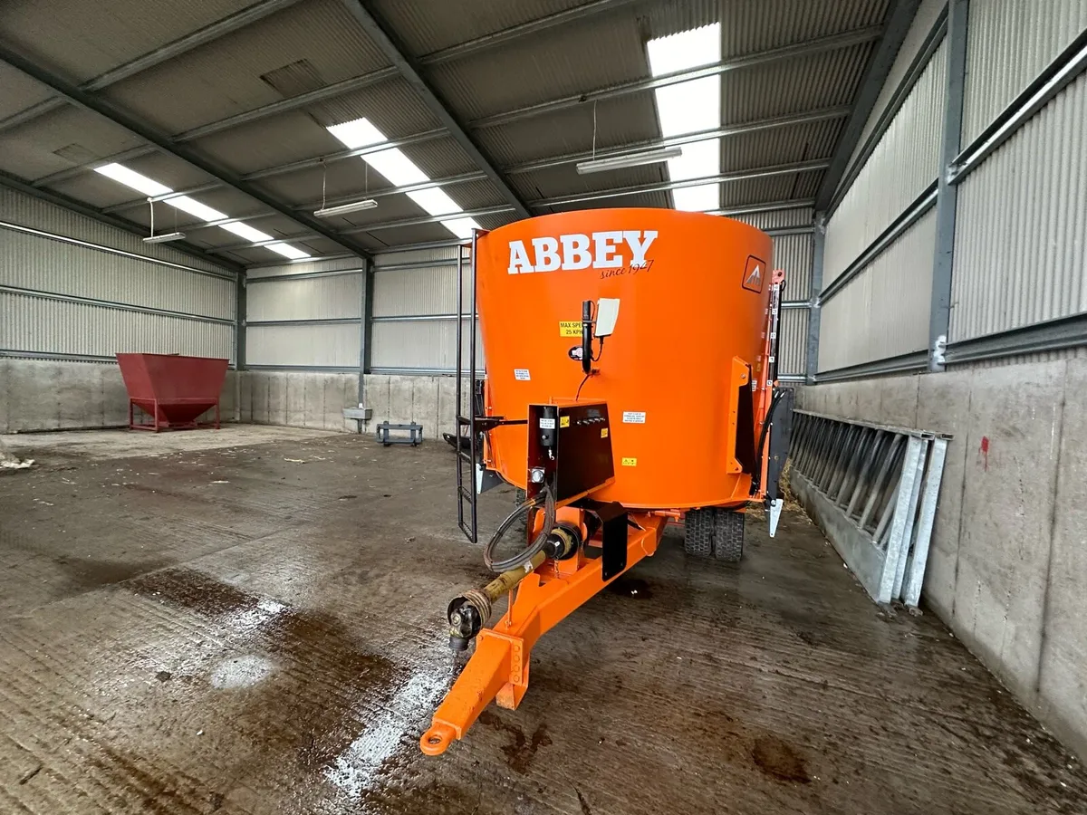 Abbey tub feeder - Image 1
