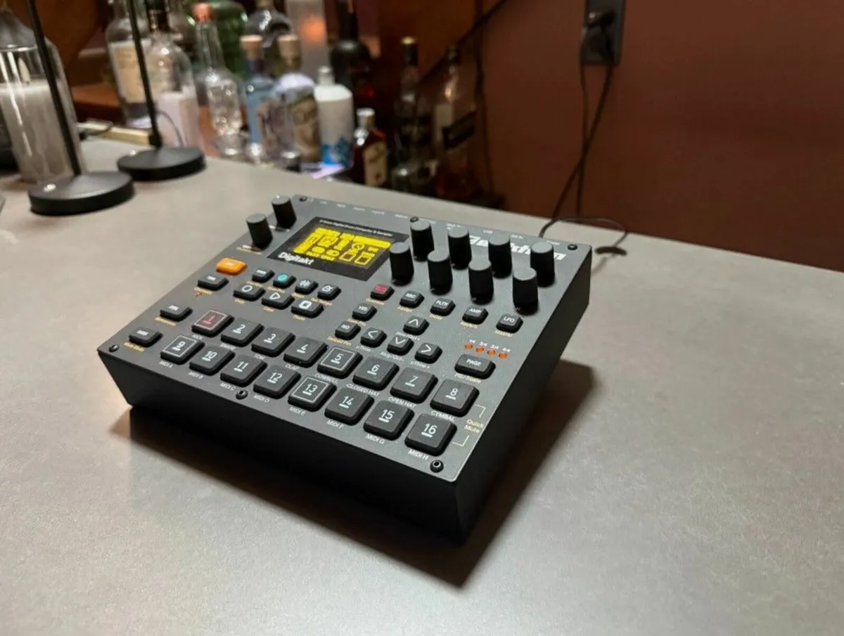 Elektron Digitakt 8 voice digital drum computer - Image 4
