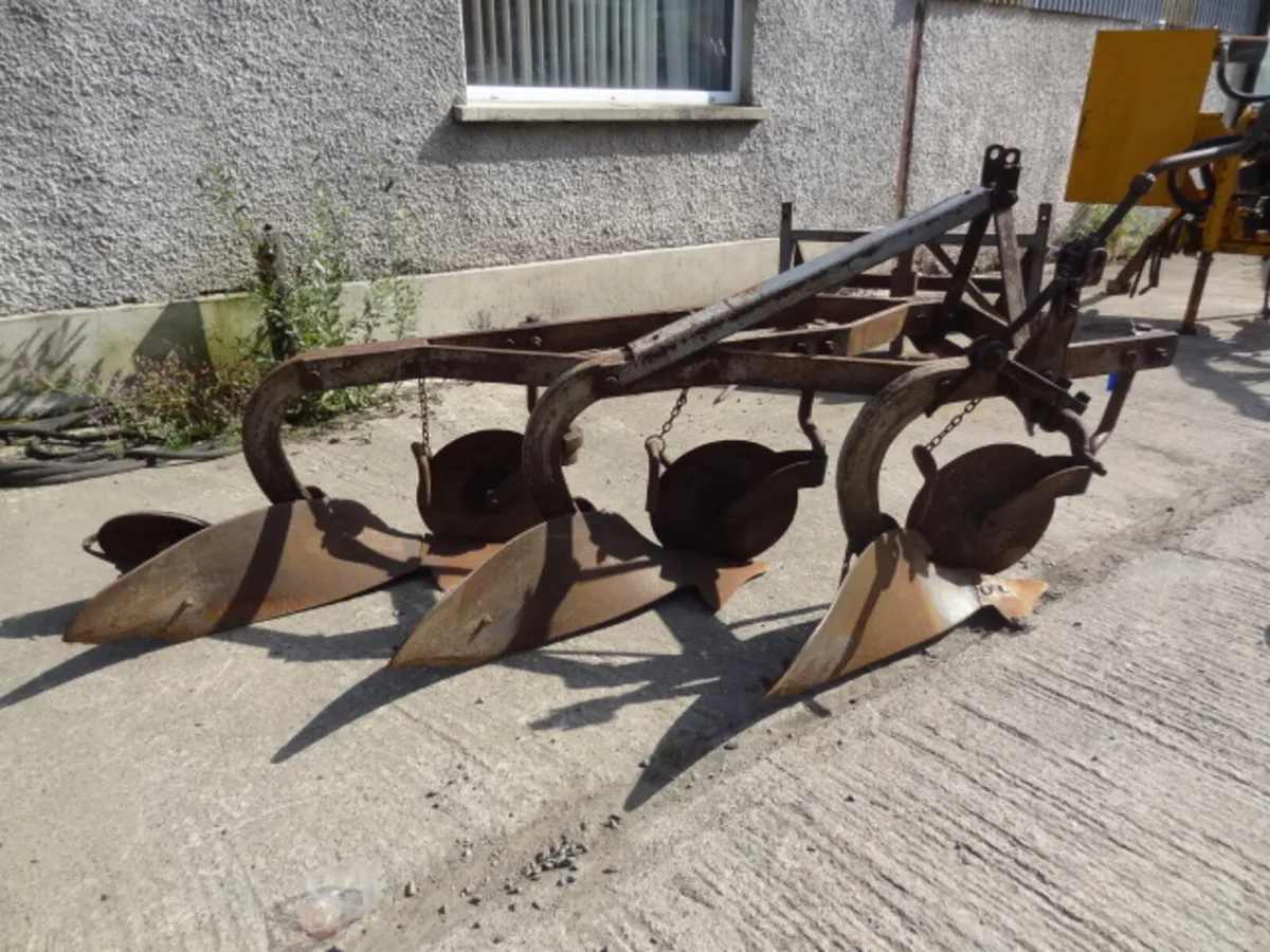 Massey Ferguson 3 Furrow Conventional Plough - Image 2