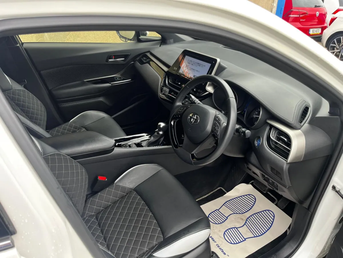Toyota C-HR AUTOMATIC 1.8 HYBRID - Image 4