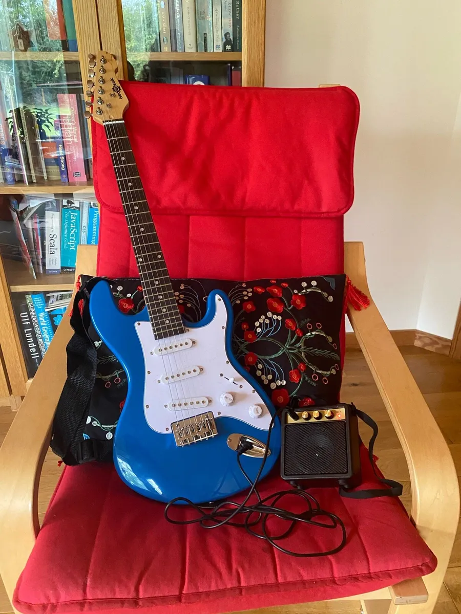 Electric guitar for kids - Image 1
