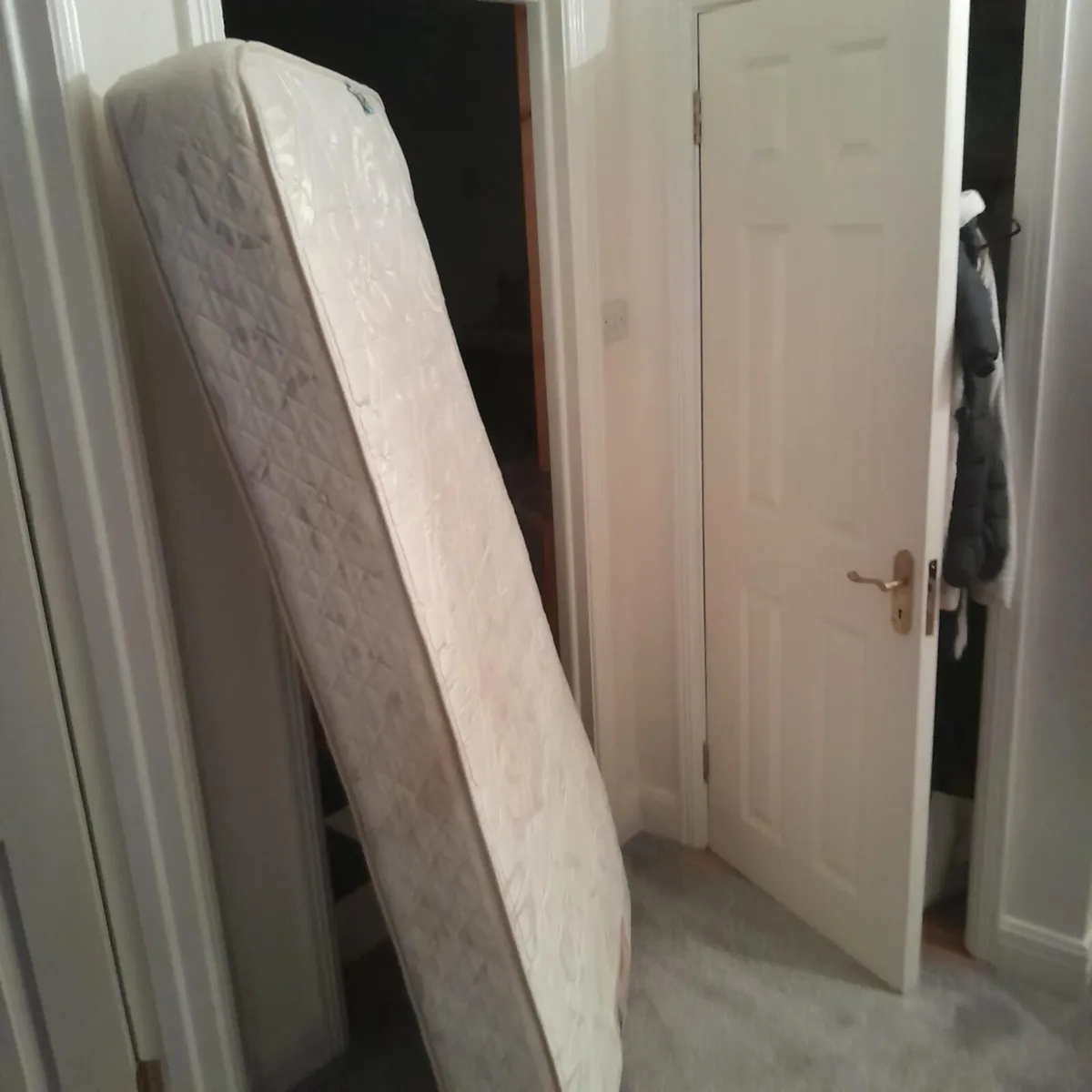 Single bed mattress