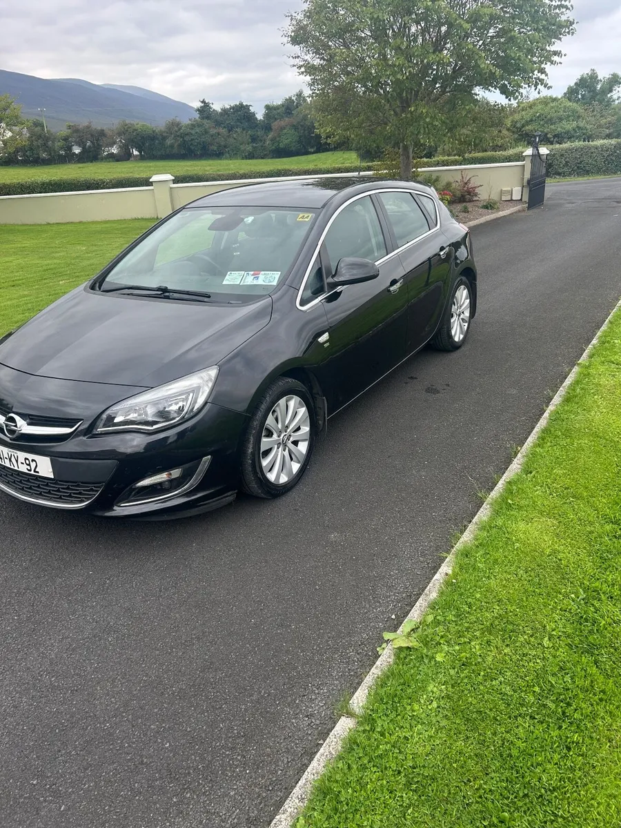 Opel Astra 2014 - Image 2