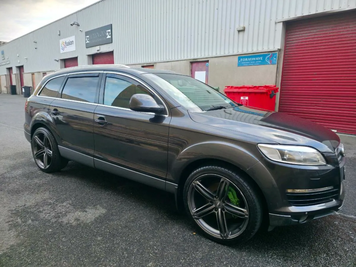 Audi q7 2006 crew cab 5 seats 180k miles grey - Image 1