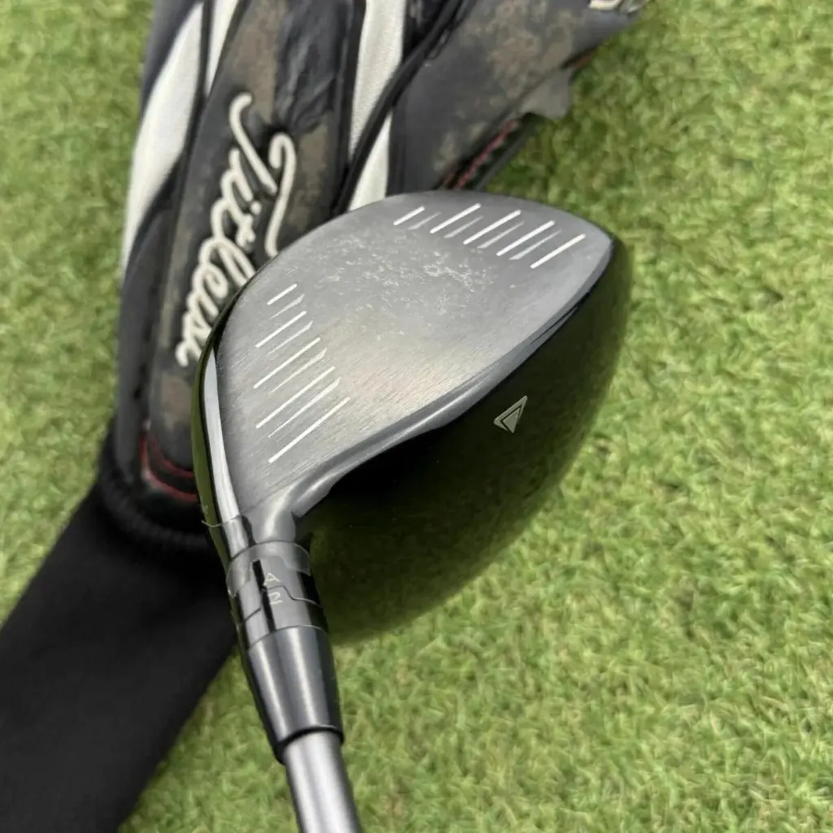 TITLEIST 915 D2 DRIVER / 9.5° / X-STIFF - Image 3