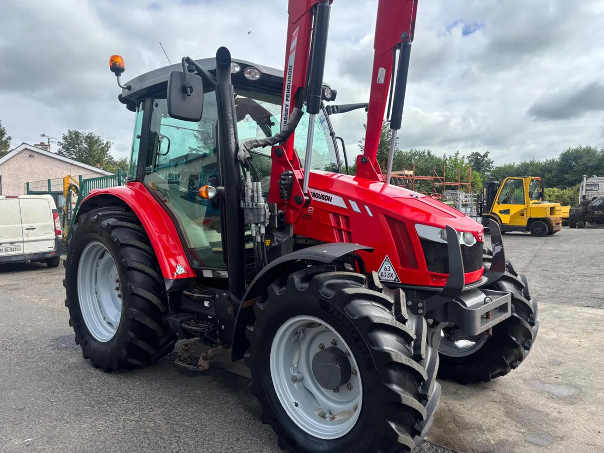 Massey Ferguson 5612 - Image 2