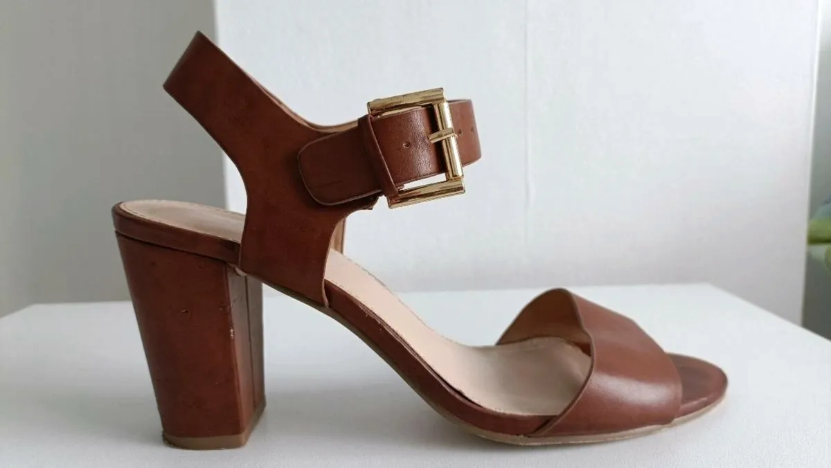 Leather sandals - Image 1