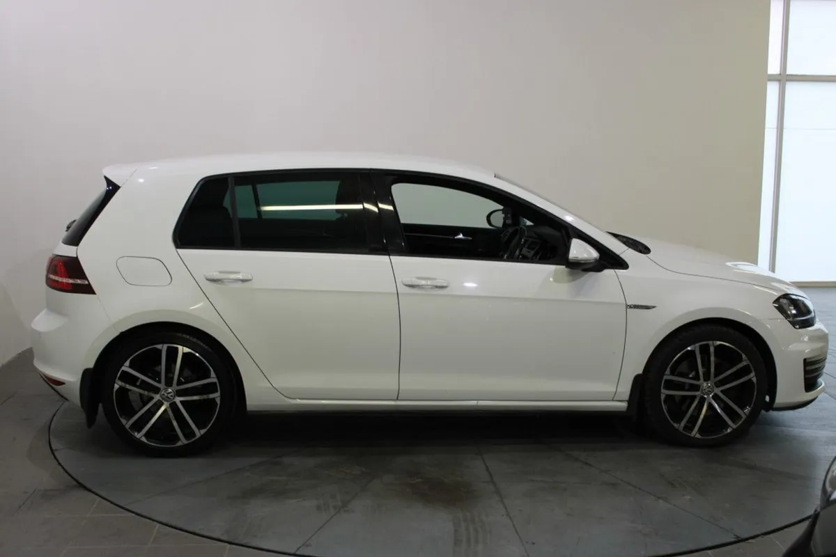 Volkswagen Golf GTD 2.0 TDI 184HP 5DR - Image 3