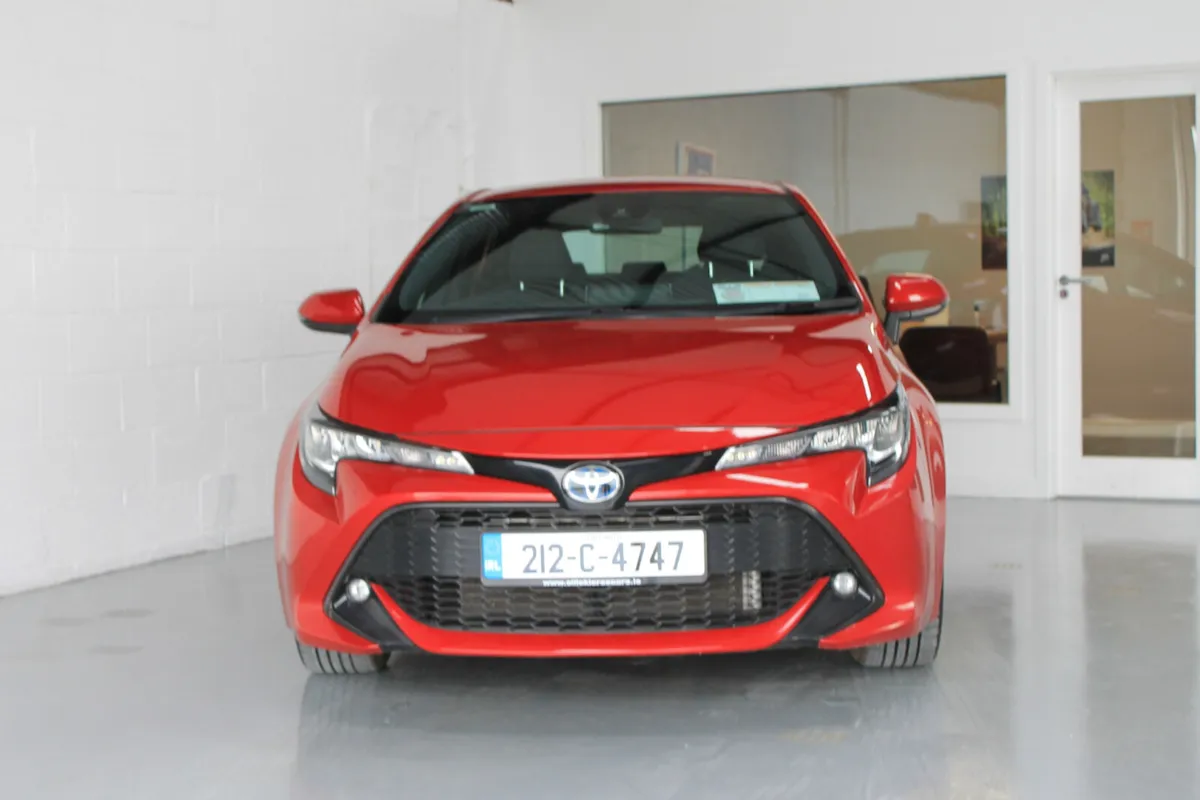 Toyota Corolla 2021, Luna Hybrid Hatchback - Image 3
