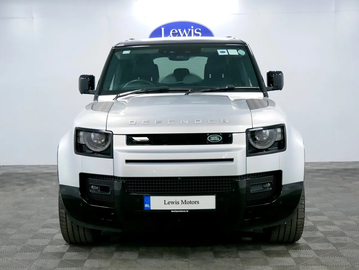 2023 Land Rover Defender SE P400e - Image 3
