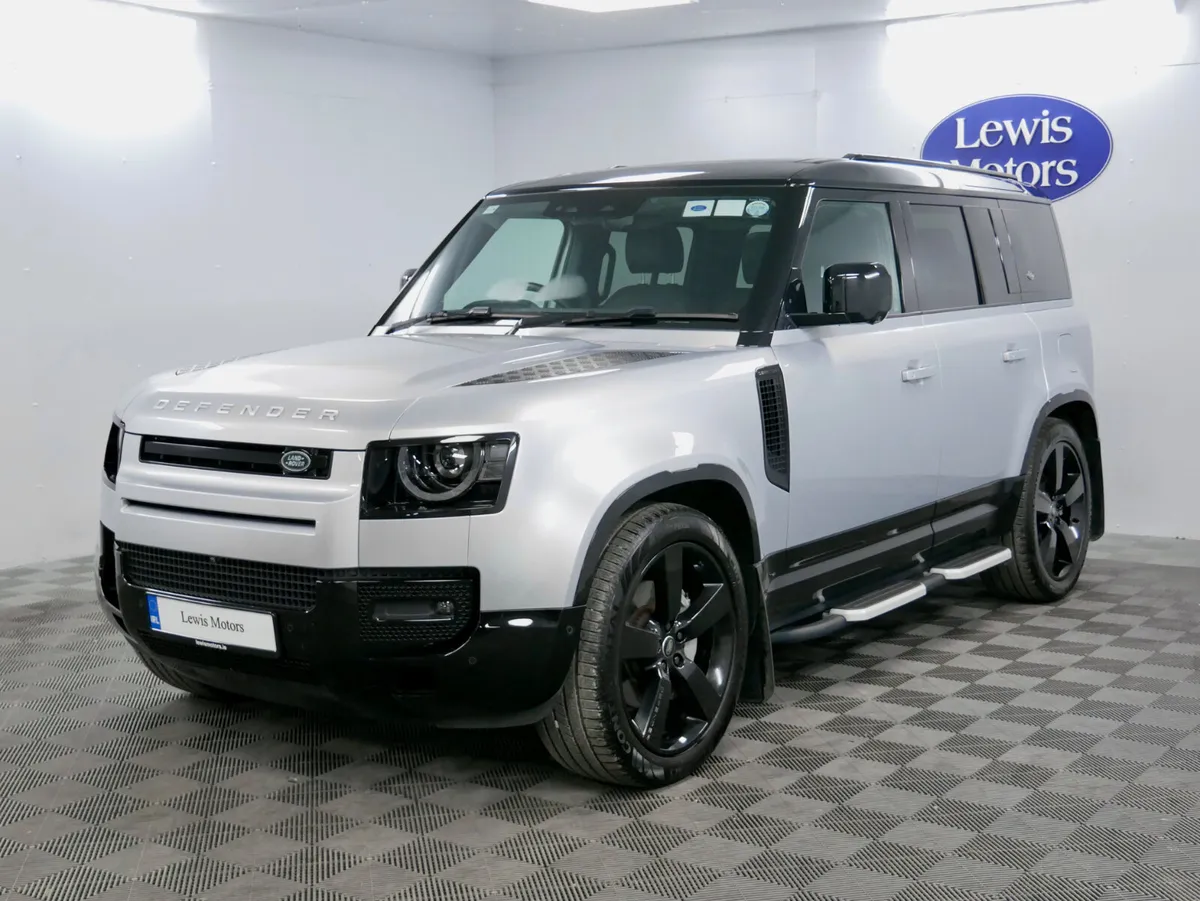 2023 Land Rover Defender SE P400e - Image 4