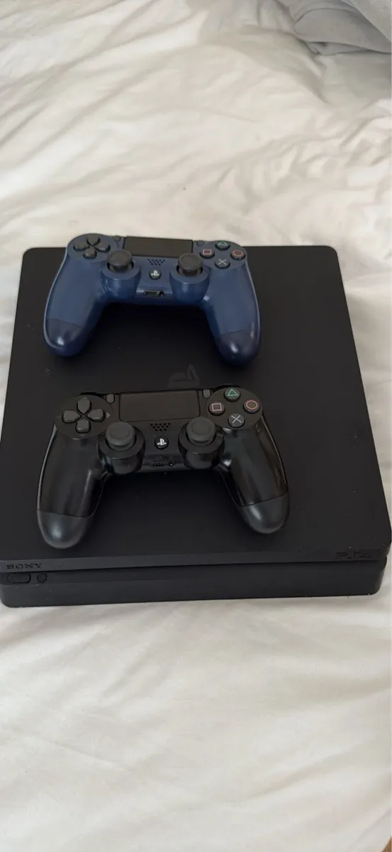 PlayStation 4 (500GB) + 2 Controllers + Games - Image 1