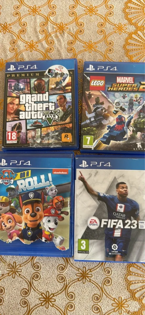 PlayStation 4 (500GB) + 2 Controllers + Games - Image 3