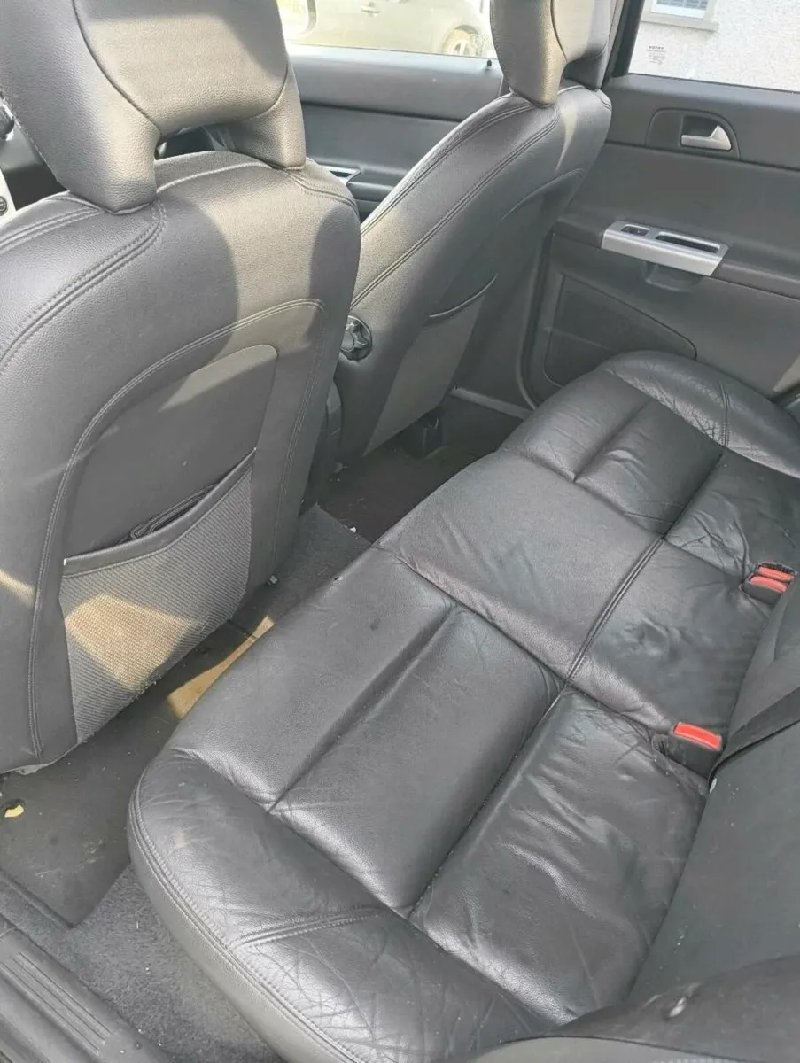 Volvo S40 - Image 1