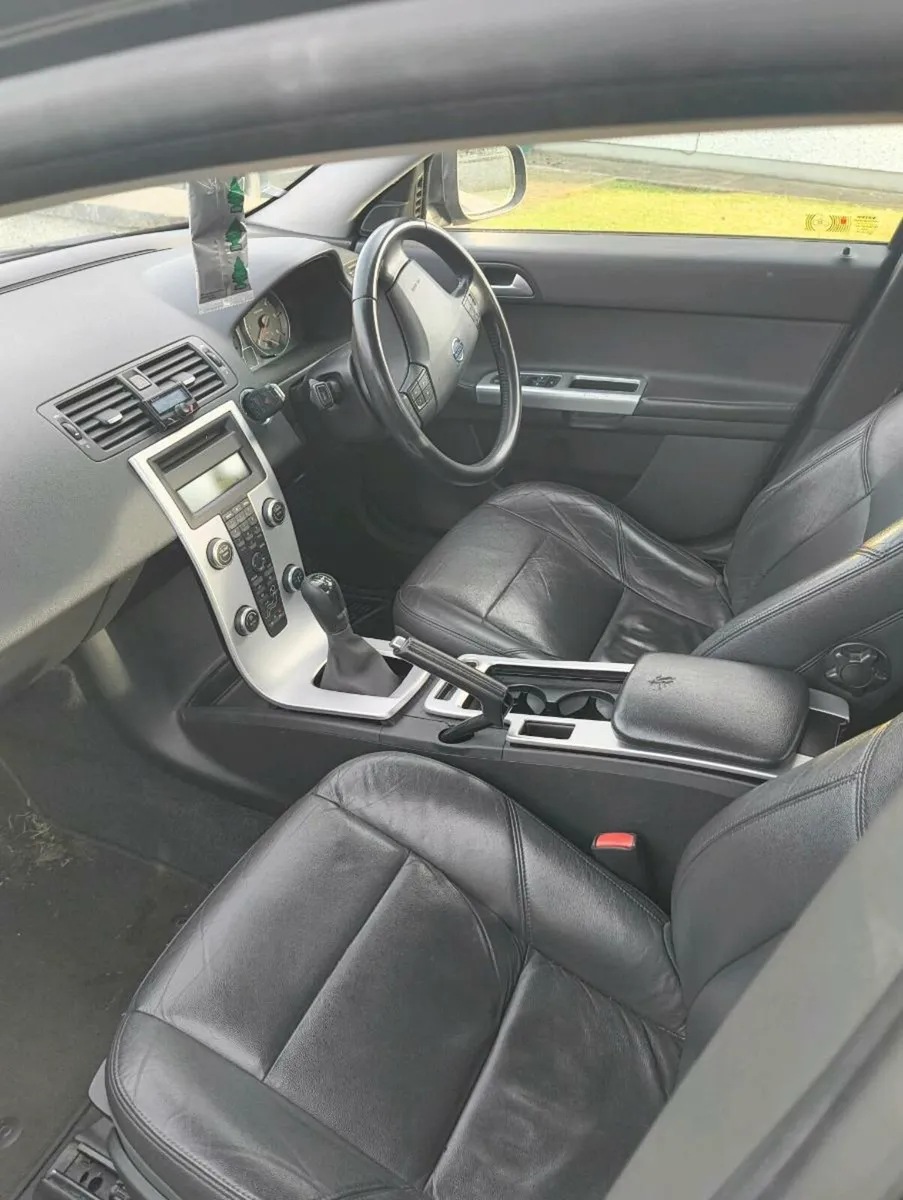 Volvo S40 - Image 2